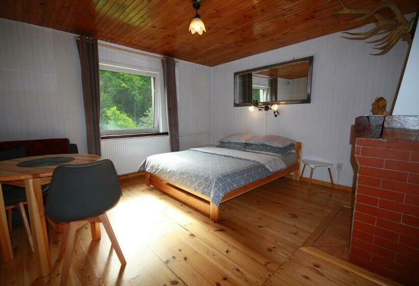 إستوديو قياسى مطلّ علي الحديقة, Białowieska Leśniczówka U Jasia I Małgosi