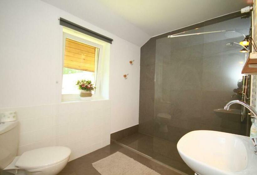 إستوديو قياسى مطلّ علي الحديقة, Białowieska Leśniczówka U Jasia I Małgosi