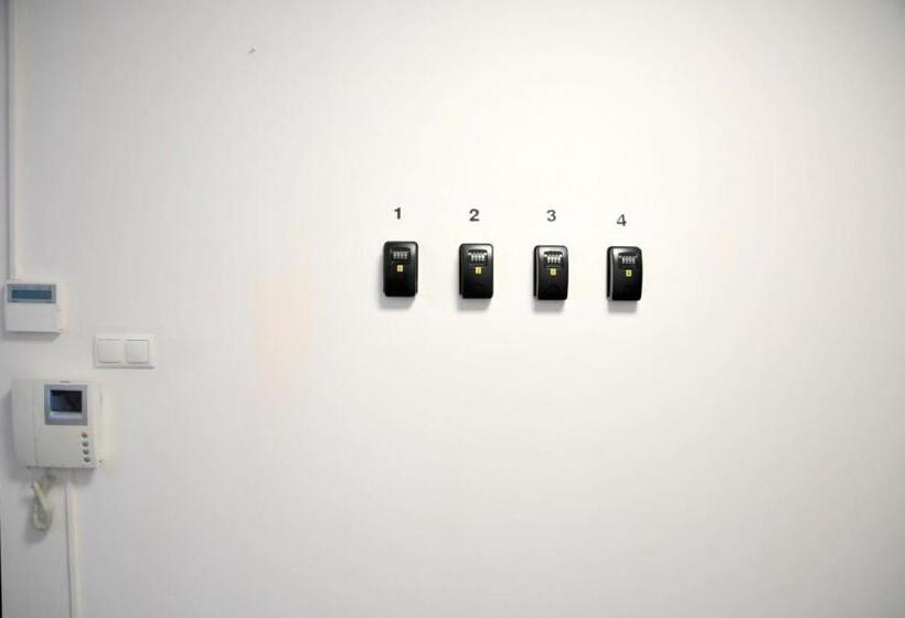 اتاق عادی, Erasmus Rooms Genius