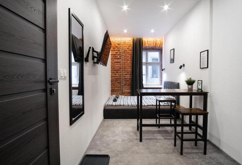 اتاق استاندارد سه تخته با سرویس بهداشتی مشترک, Dream Aparts  Piotrkowska 56