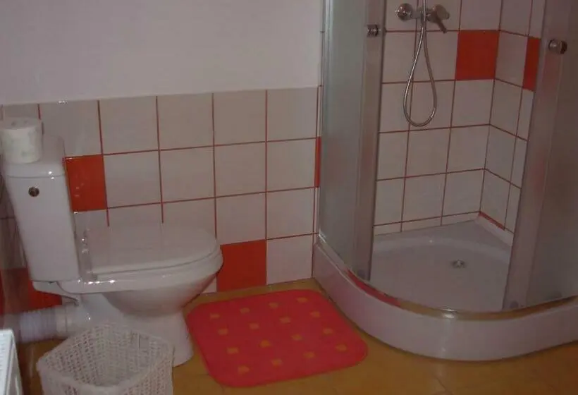 スタンダードトリプルルーム, Jabłkowo Na Skraju Puszczy Boreckiej śniadania W Cenie