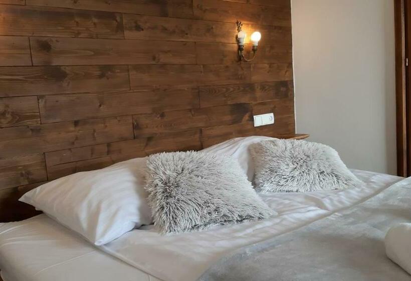 חדר סטנדרט לשלושה, Willa Maciejka