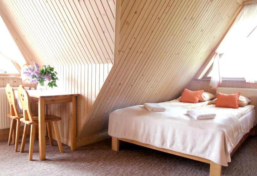 Quarto Estandar com Sacada, Pokoje Gościnne Staszelówka