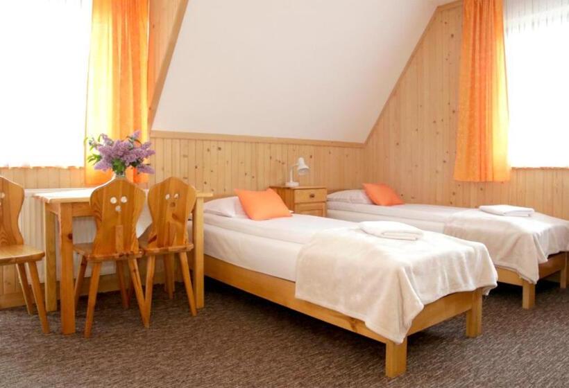 Quarto Triplo Estandar, Pokoje Gościnne Staszelówka