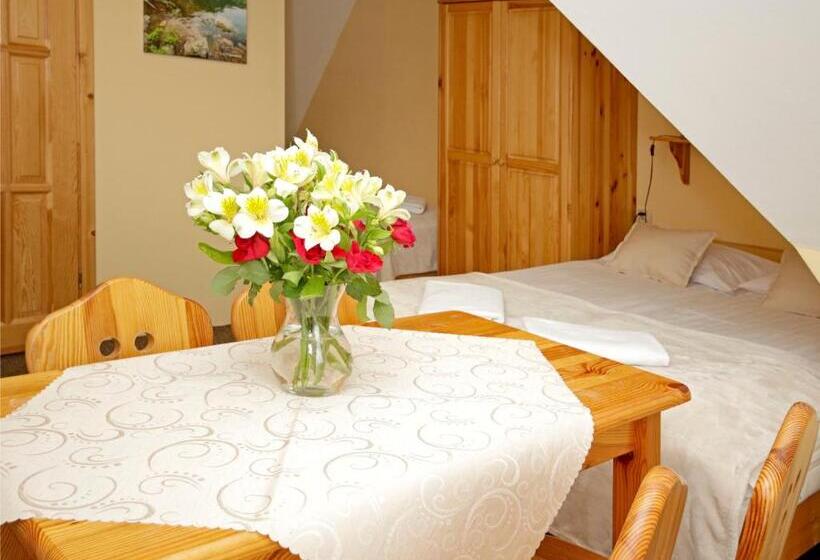 Четырехместный Номер Стандарт с Балконом, Pokoje Gościnne Staszelówka