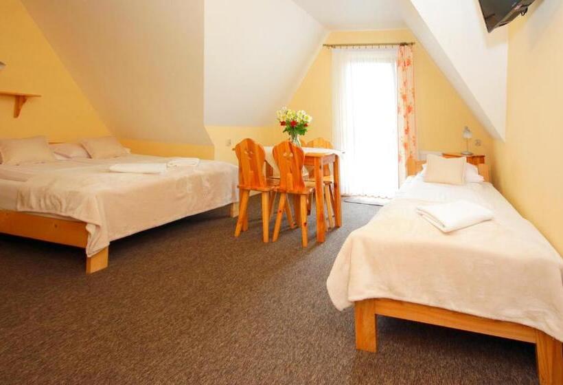 Четырехместный Номер Стандарт с Балконом, Pokoje Gościnne Staszelówka