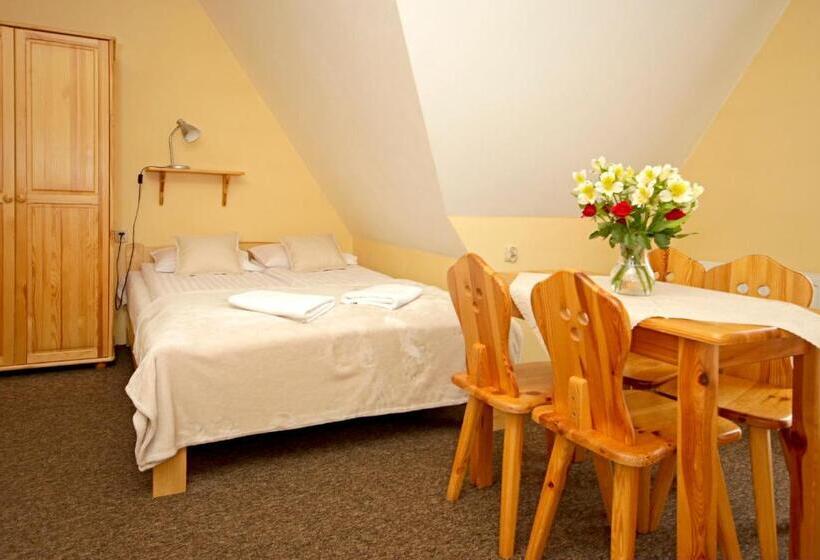 Четырехместный Номер Стандарт с Балконом, Pokoje Gościnne Staszelówka