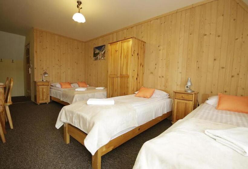 Четырехместный Номер Стандарт с Балконом, Pokoje Gościnne Staszelówka