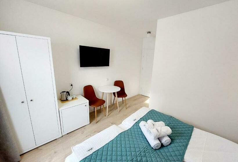 标准间, Willa Aniela