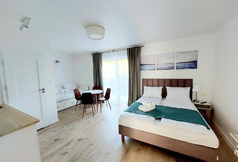 デラックスの4人部屋, Willa Aniela