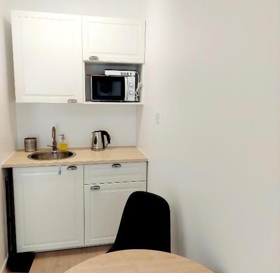 デラックストリプルルーム, Willa Aniela