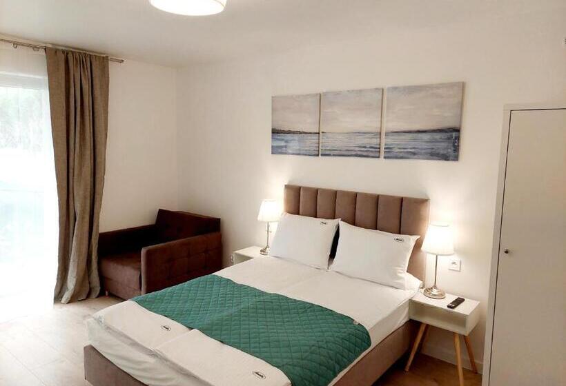 デラックストリプルルーム, Willa Aniela