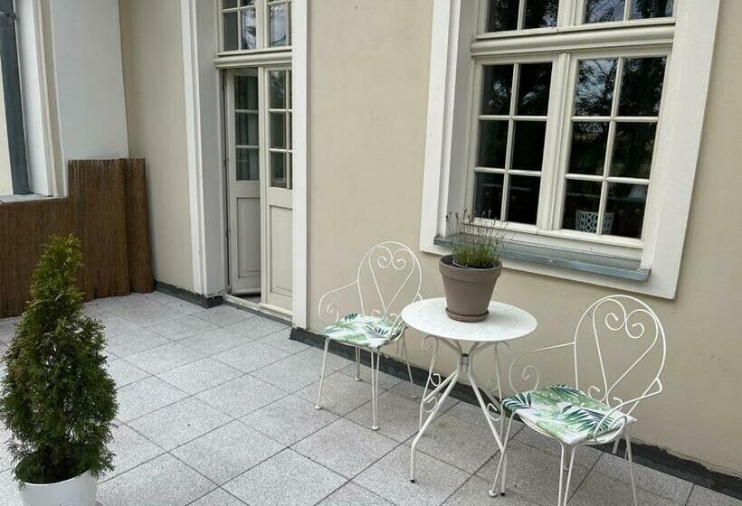 デラックスルーム, Rezydencja Marii Rybieniec