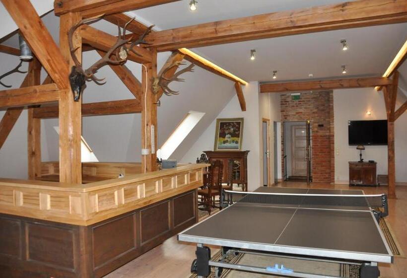 スリーベッドルーム ヴィラ, Rezydencja Marii Rybieniec