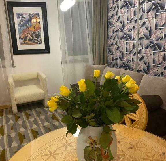 شقة غرفة واحدة, Willa Monte