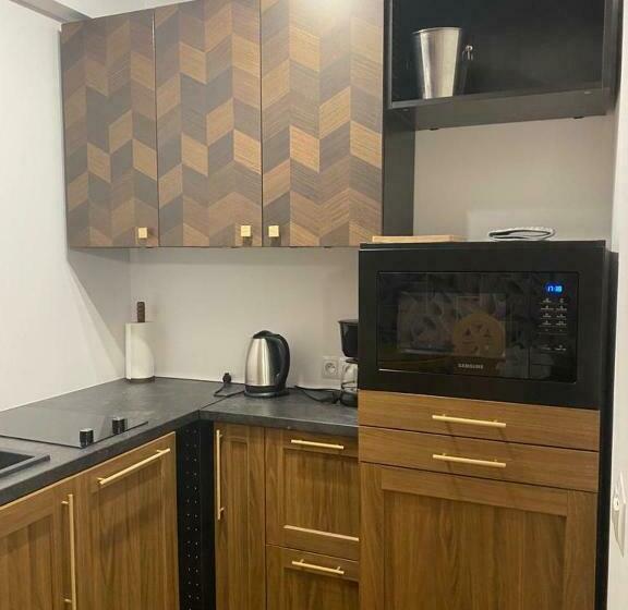 شقة غرفة واحدة, Willa Monte