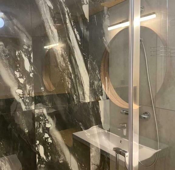 شقة غرفة واحدة, Willa Monte