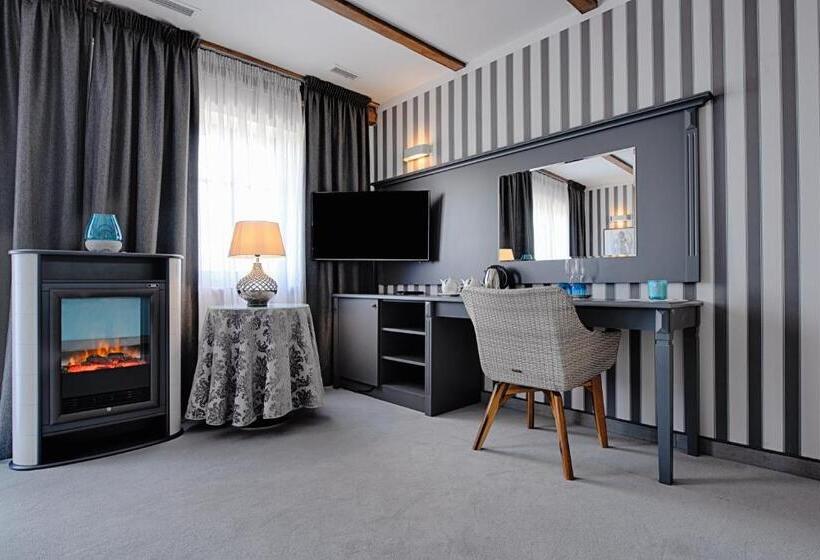 اتاق لوکس با بالکن, żabi Dwór   Hotel   Restauracja   Spa