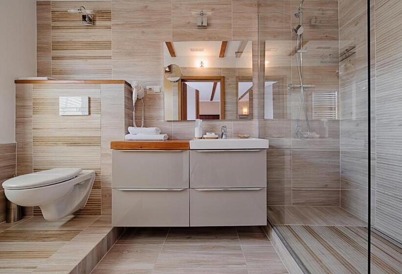 اتاق لوکس با بالکن, żabi Dwór   Hotel   Restauracja   Spa