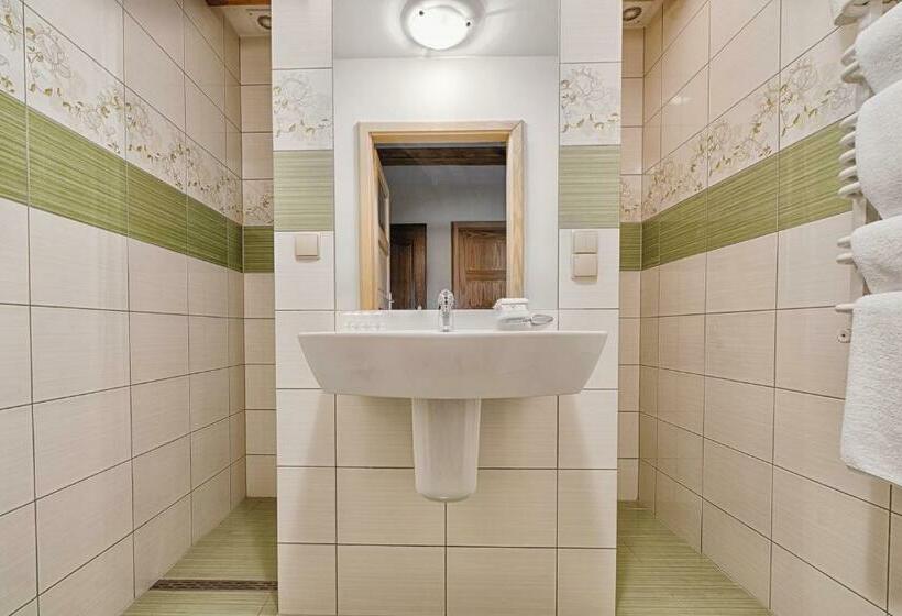 اتاق استاندارد چهار تخته, żabi Dwór   Hotel   Restauracja   Spa