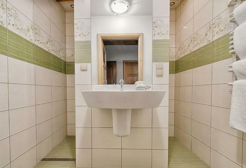 スタンダード４人部屋, żabi Dwór   Hotel   Restauracja   Spa