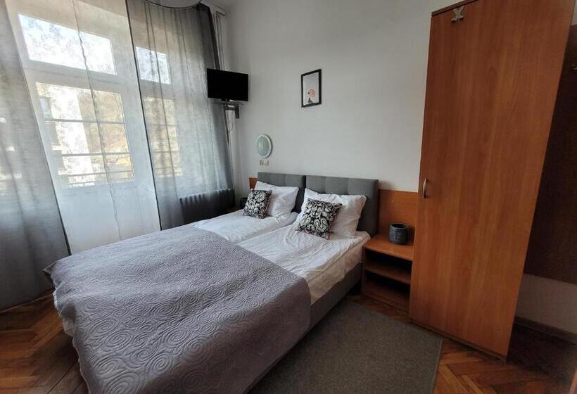 Quarto standart com varanda, Zajazd Meran