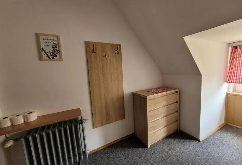 Standard Yhden Hengen Huone, Zajazd Meran