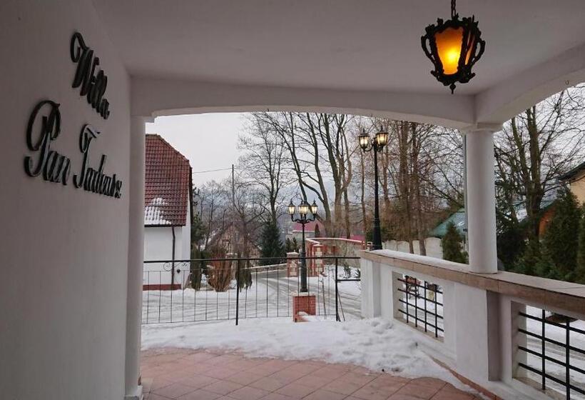 Семейный Номер, Dworek Galosa