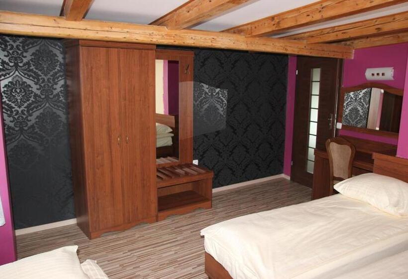 Апартаменты 3 Спальни, Dworek Galosa