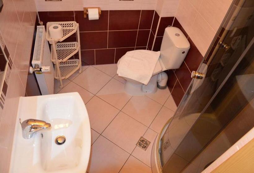 غرفة قياسية ثلاثية, Jedla Miejsce Gościnne