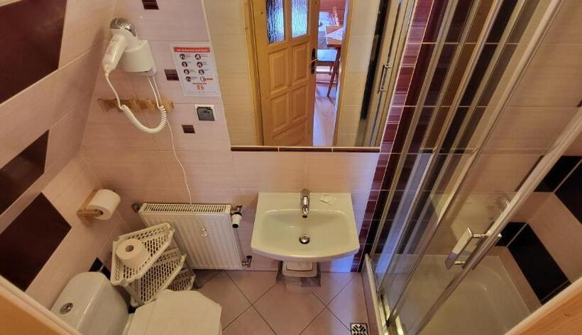 غرفة قياسية رباعية, Jedla Miejsce Gościnne