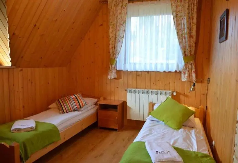 Perhestudio, Jedla Miejsce Gościnne