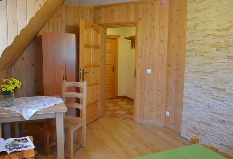 Perhestudio, Jedla Miejsce Gościnne