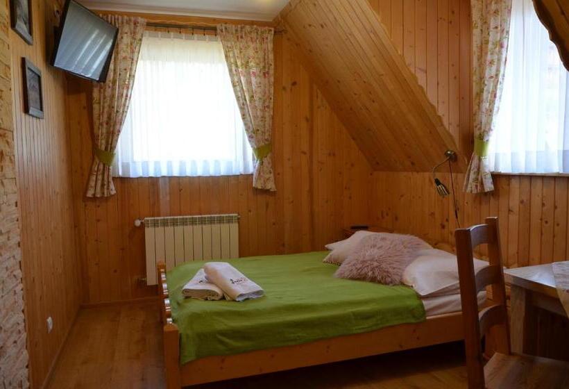 إستديو عائلى, Jedla Miejsce Gościnne