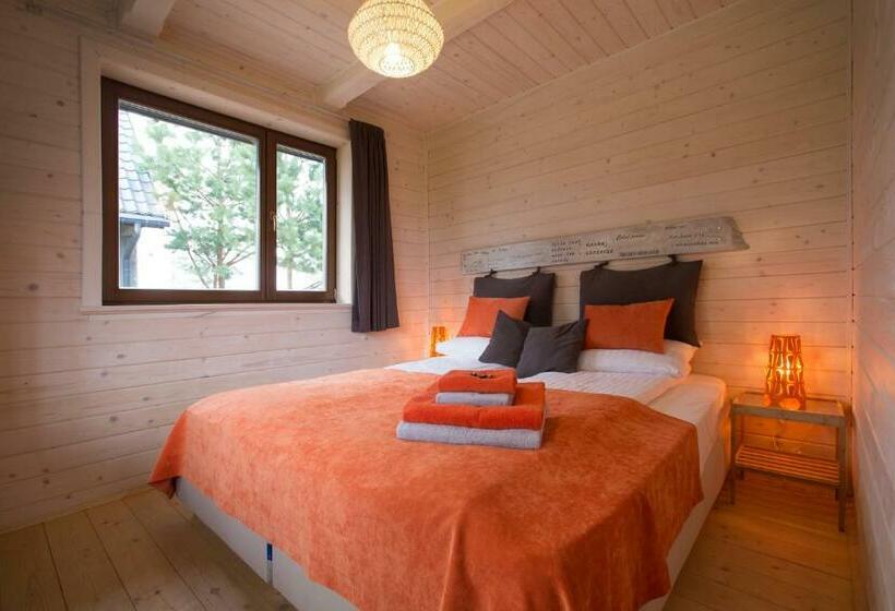 1 Bedroom Apartment Lake View, Sirvis Apartamenty