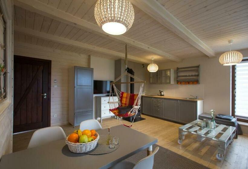 1 Bedroom Apartment Lake View, Sirvis Apartamenty