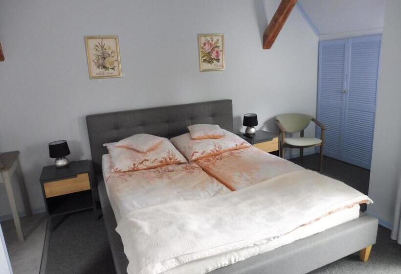 חדר סטנדרט, The Green House