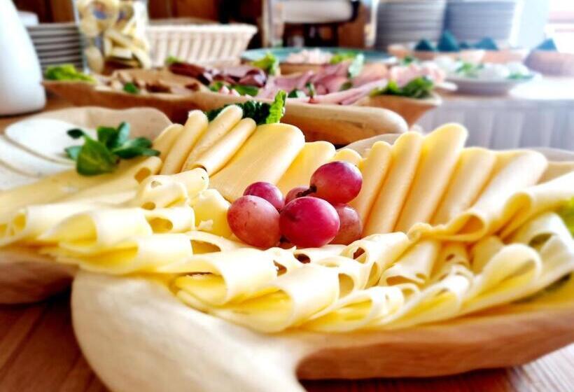 חדר דלוקס לשלושה, Willa Regina Ii Resort & Spa