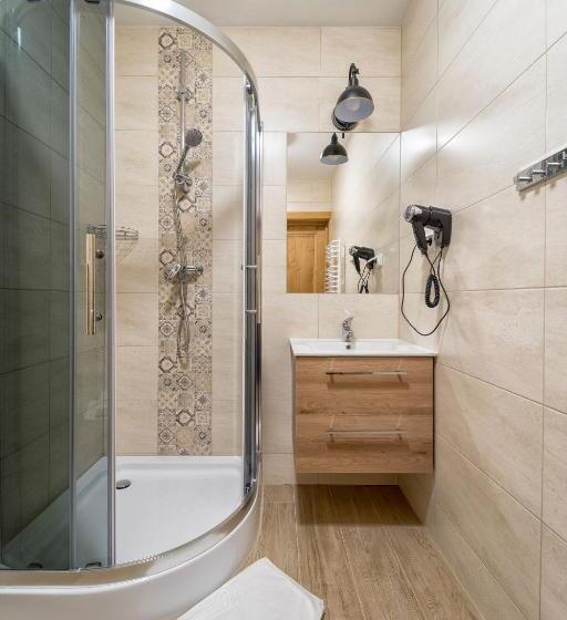 اتاق استاندارد سه نفره, Wypoczynek U Hajnosa