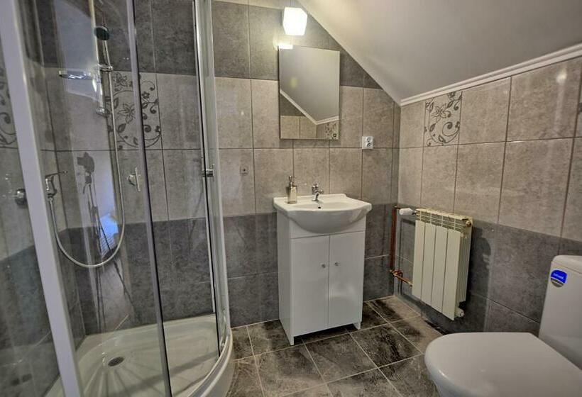 غرفة قياسية ثلاثية, Agroturystyka Chata Za Wsią