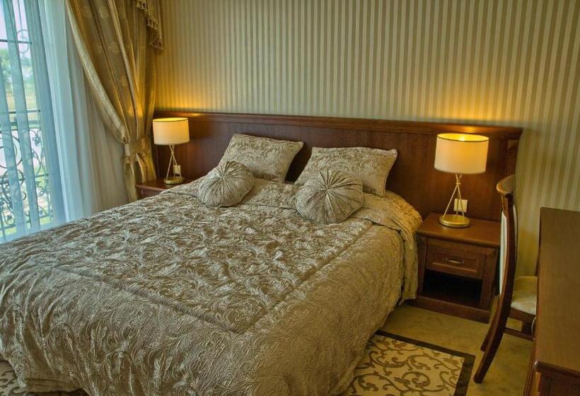 غرفة قياسية, Dwór Kresowy