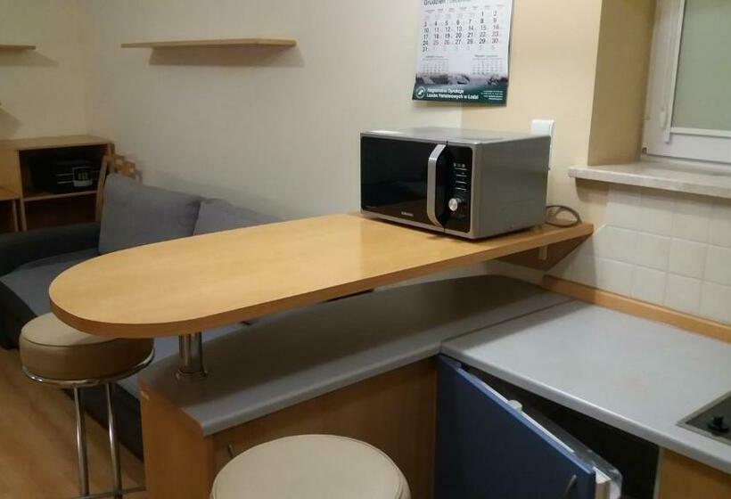 标准三人间, Leśny Dwór