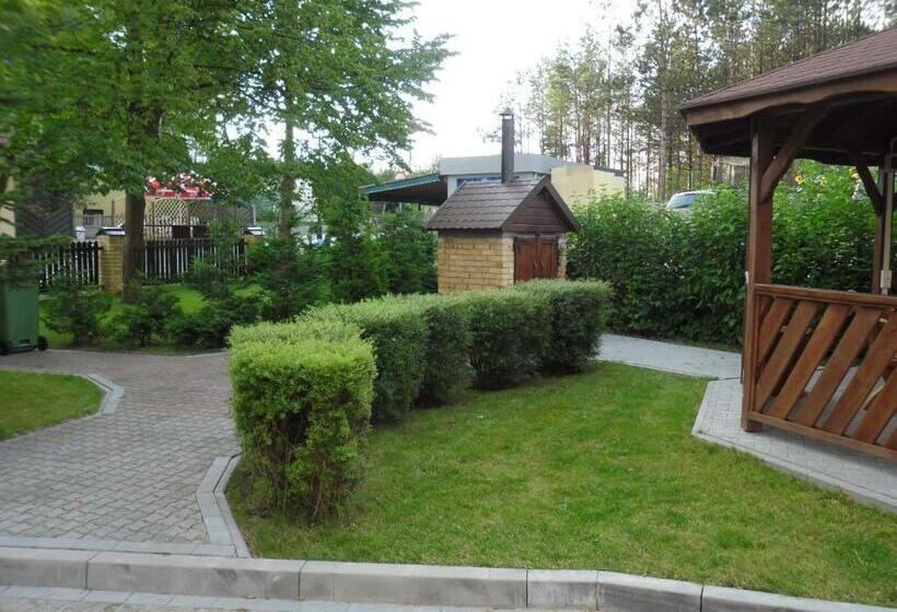 标准三人间, Leśny Dwór