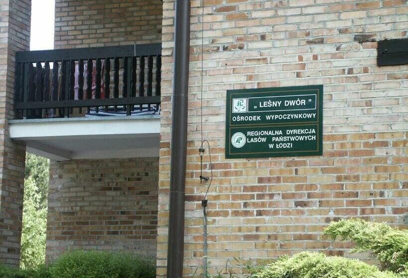 标准三人间, Leśny Dwór