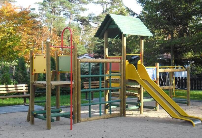 标准三人间, Leśny Dwór