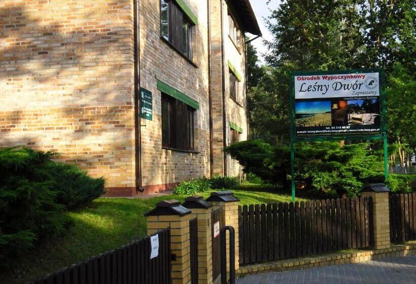 标准三人间, Leśny Dwór