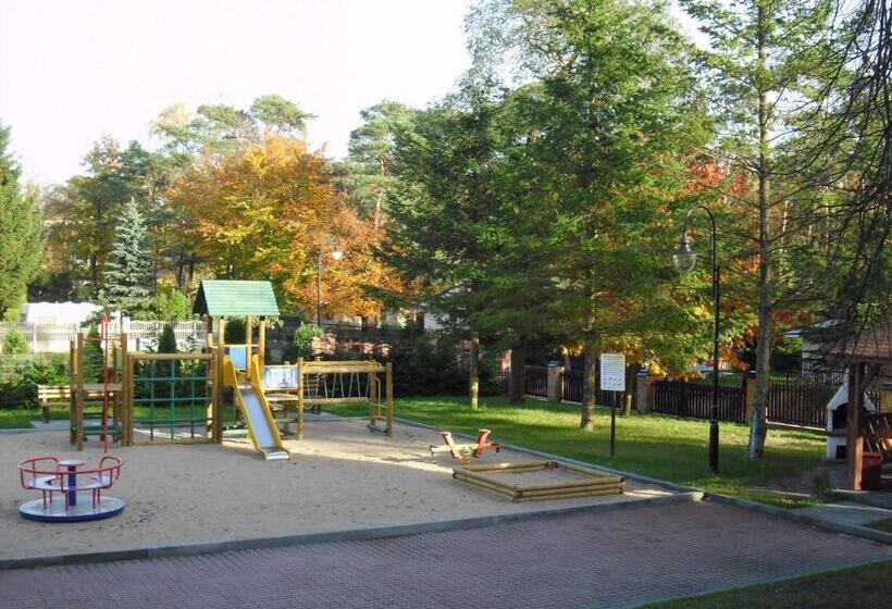 标准三人间, Leśny Dwór