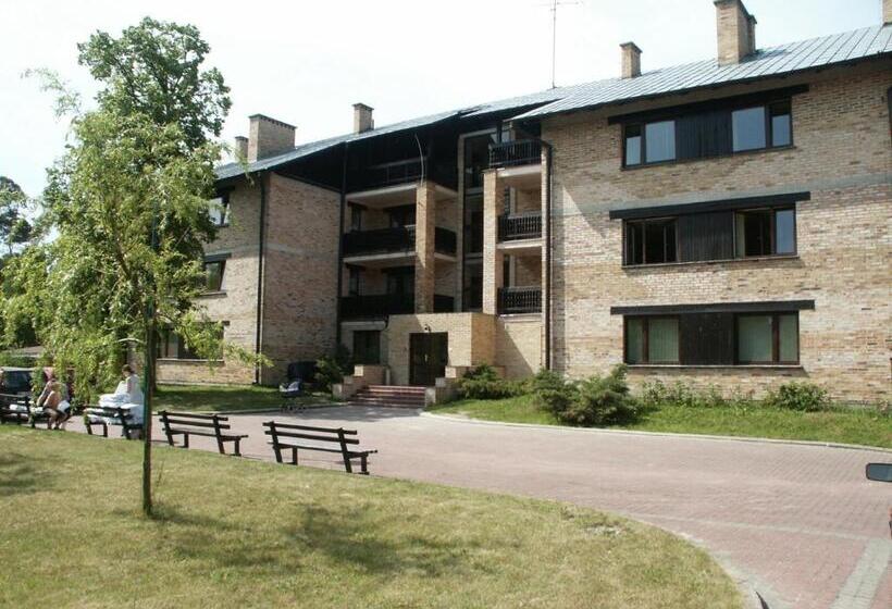 标准三人间, Leśny Dwór