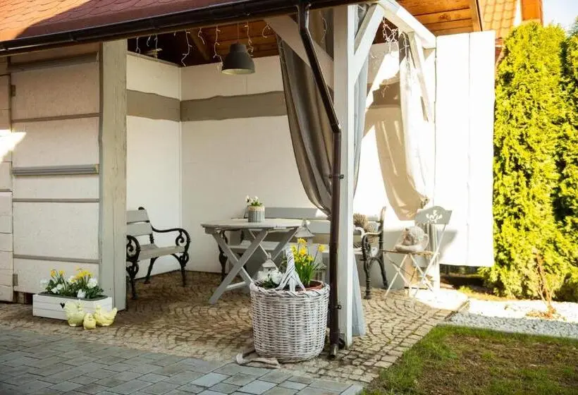 スタンダードスタジオ, Apartementy Weranda Z Ogrodem W Centrum