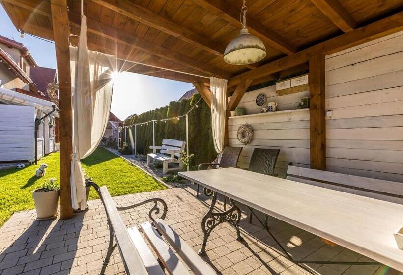 スタンダードスタジオ, Apartementy   Weranda   Z Ogrodem W Centrum